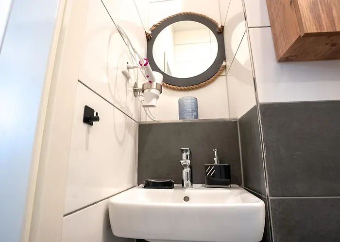 Serviceroom24 - 1 In Hoch Wlan - Smart-tv - 24-7 Check-in Und Kueche Lejlighed *